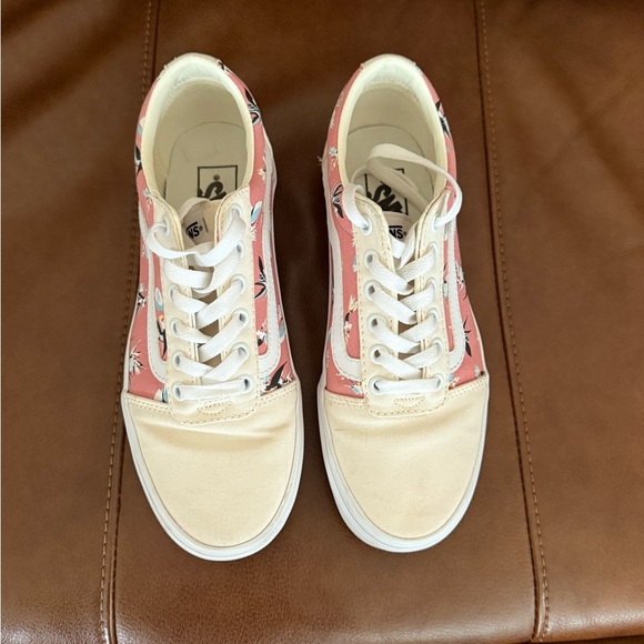 Vans Cream and Pink Sneakers Classic Style - Picture 2 of 9